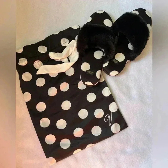 Victorias Secret Polka Dot Slippers - Picture 3 of 7
